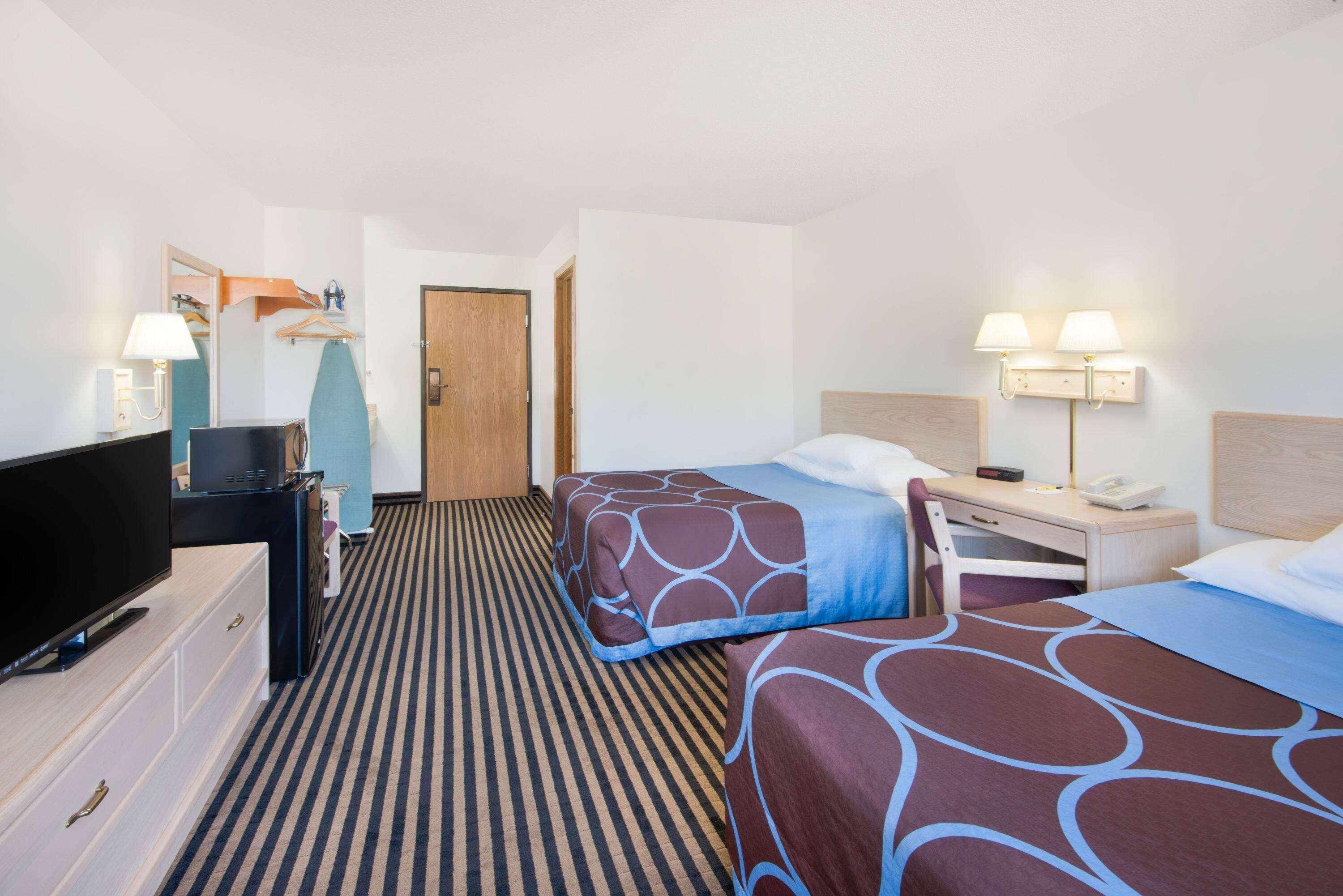Super 8 By Wyndham Humboldt Hotel Exterior photo