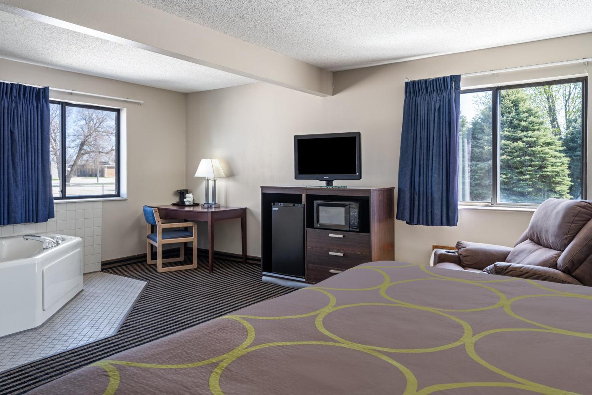 Super 8 By Wyndham Humboldt Hotel Exterior photo